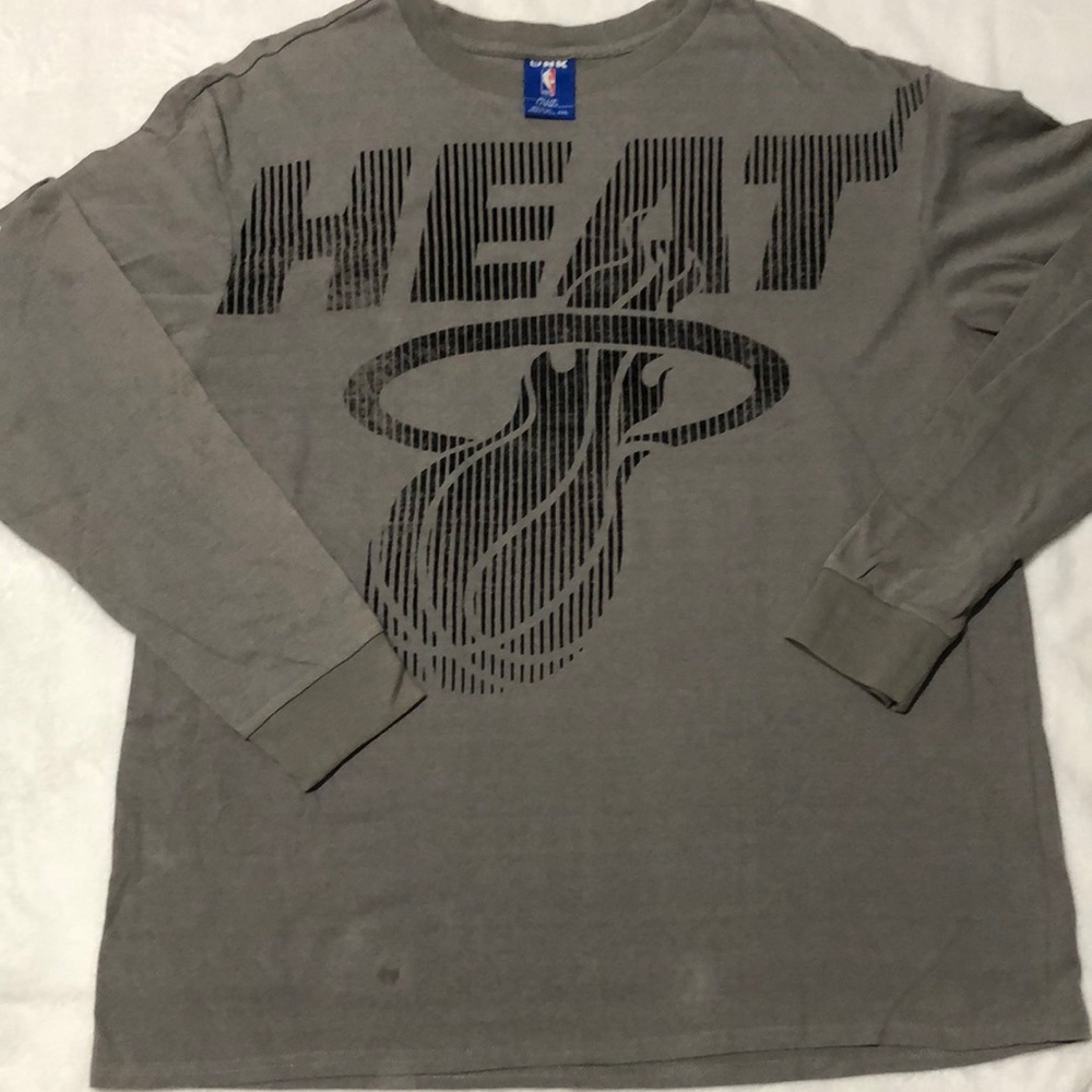 UNK NBA men’s pullover gray with graphic long sleeves sz 2xl